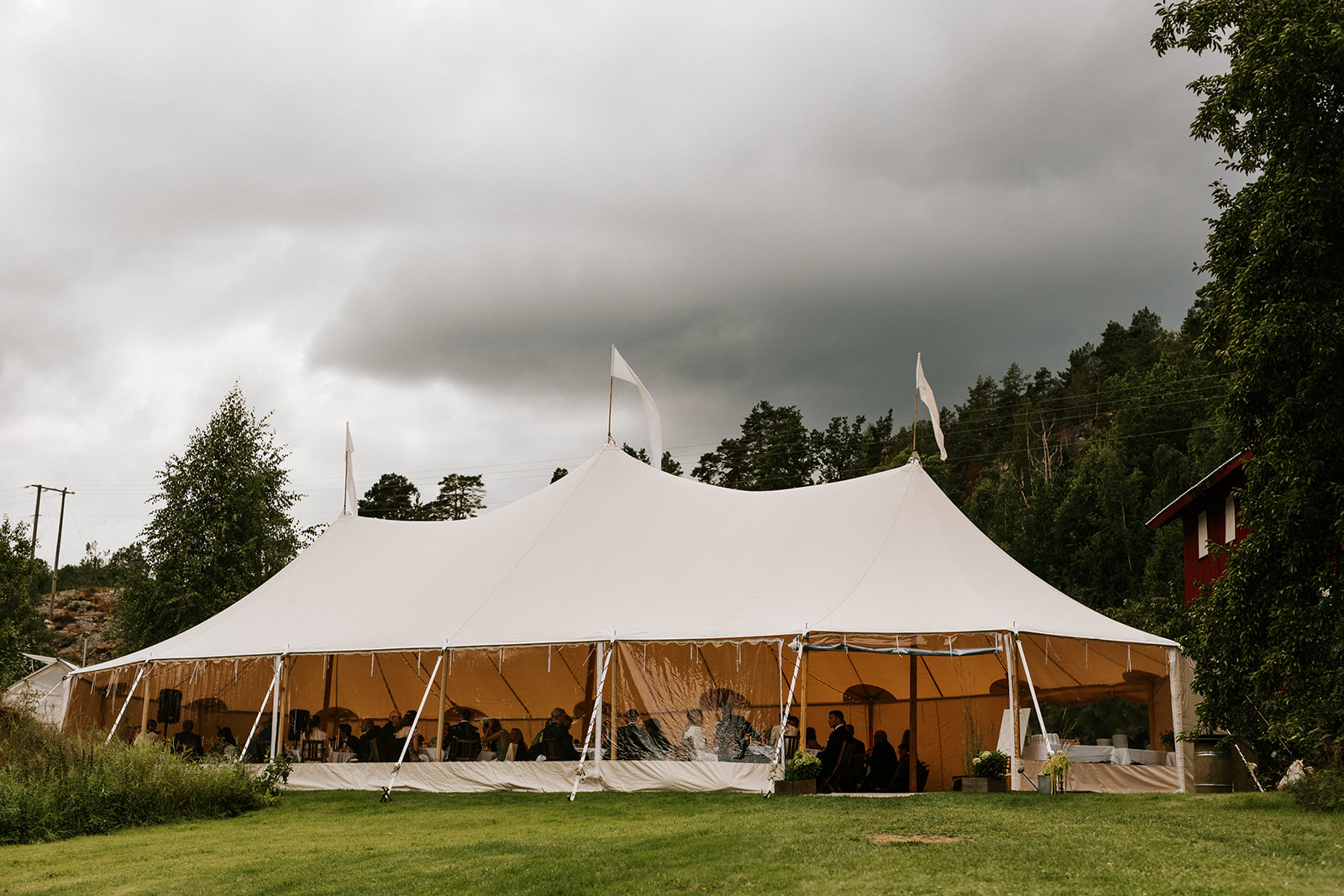 Bryllup i Sperry telt på Frøvik Gård på sørlandet 