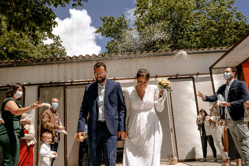 Photographe mariage perigny, mairie, civil, couple, sortie de cérémonie