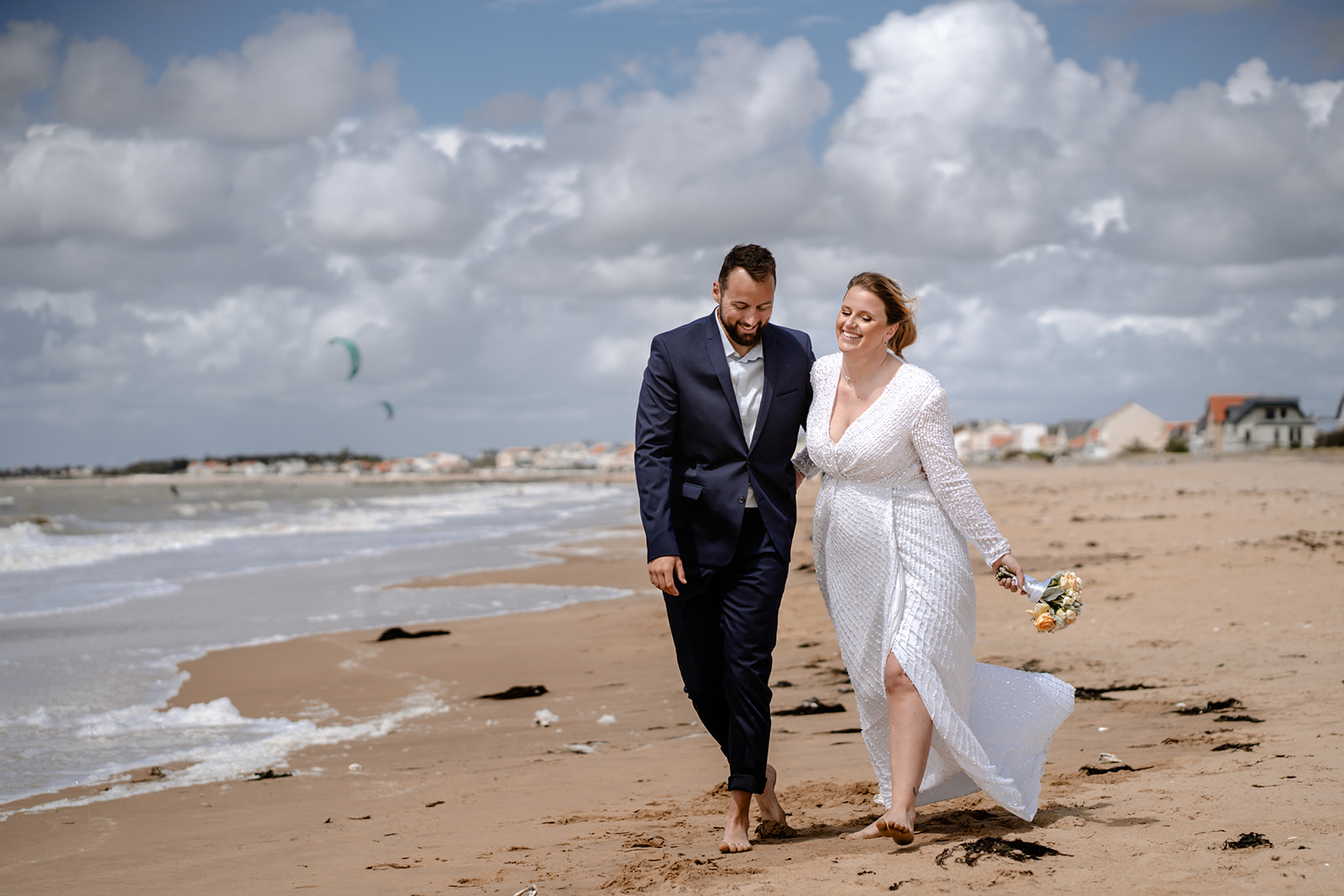 séance couple mariage au soleil, photographe chatelaillon-plage.