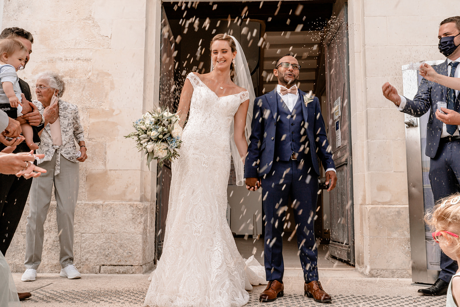 photographe mariage Ile d'aix, mairie confettis 