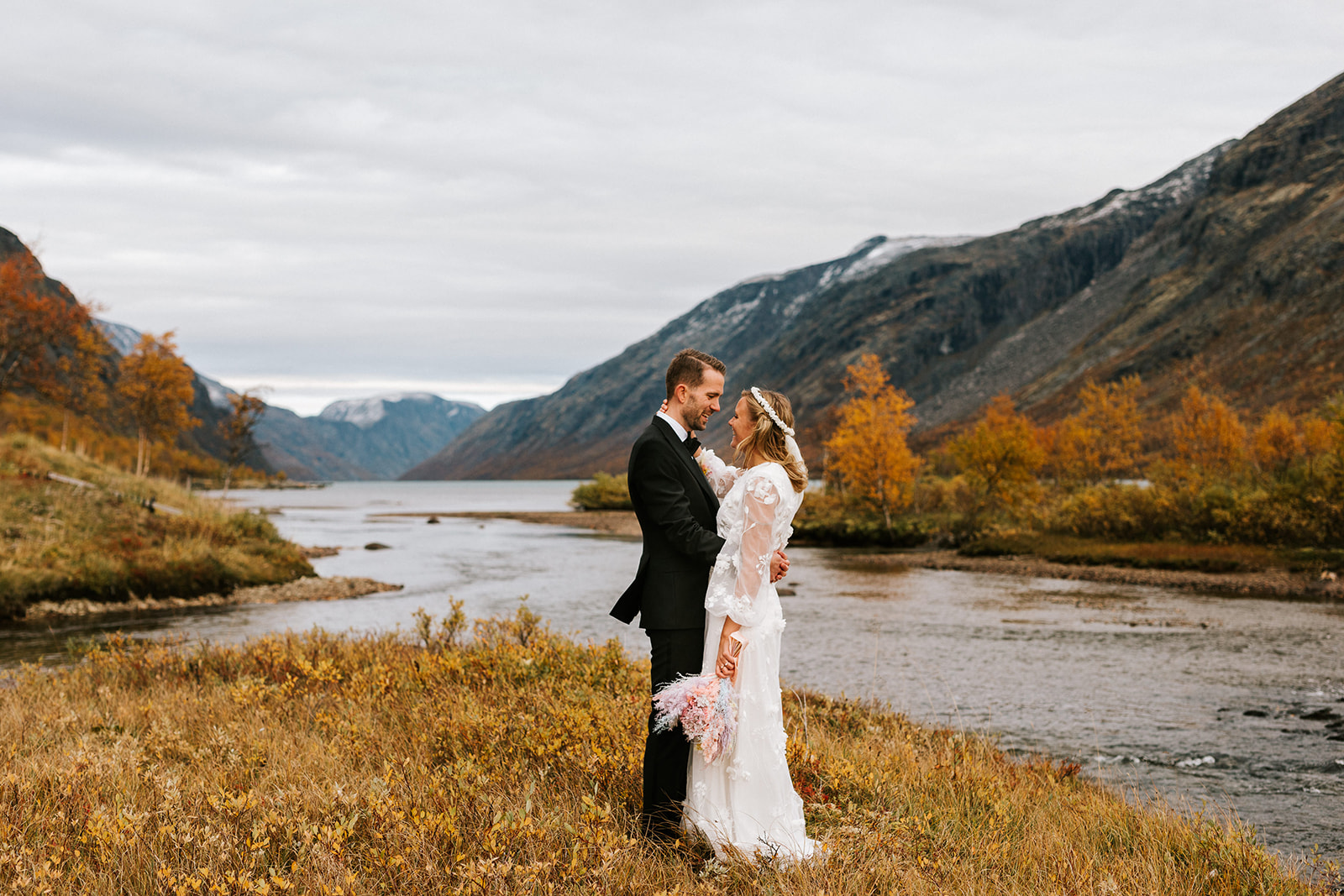 Brudepar fotografert i Jotunheimen