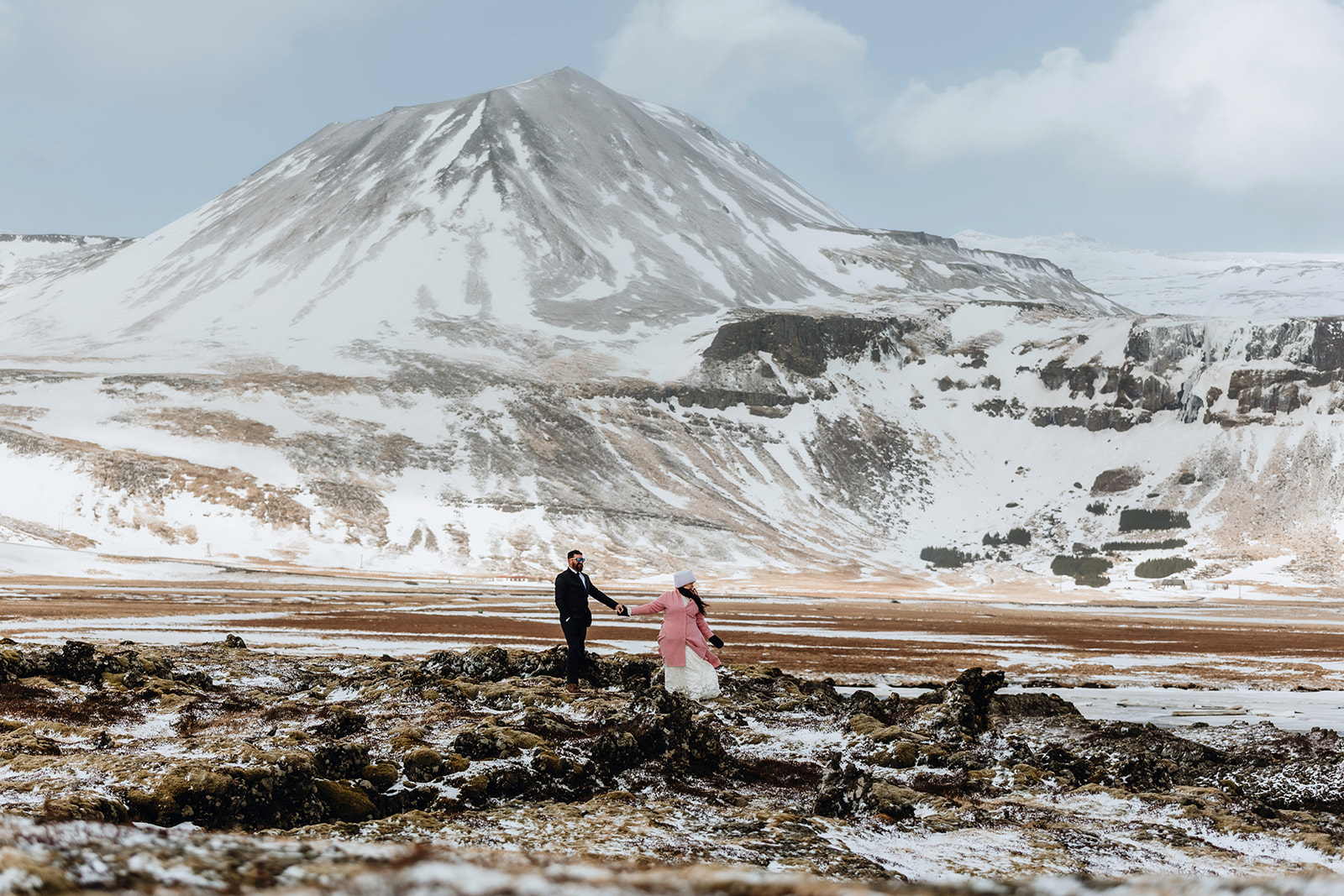 Wedding photography in the snowy winter landscape with mountains in Iceland