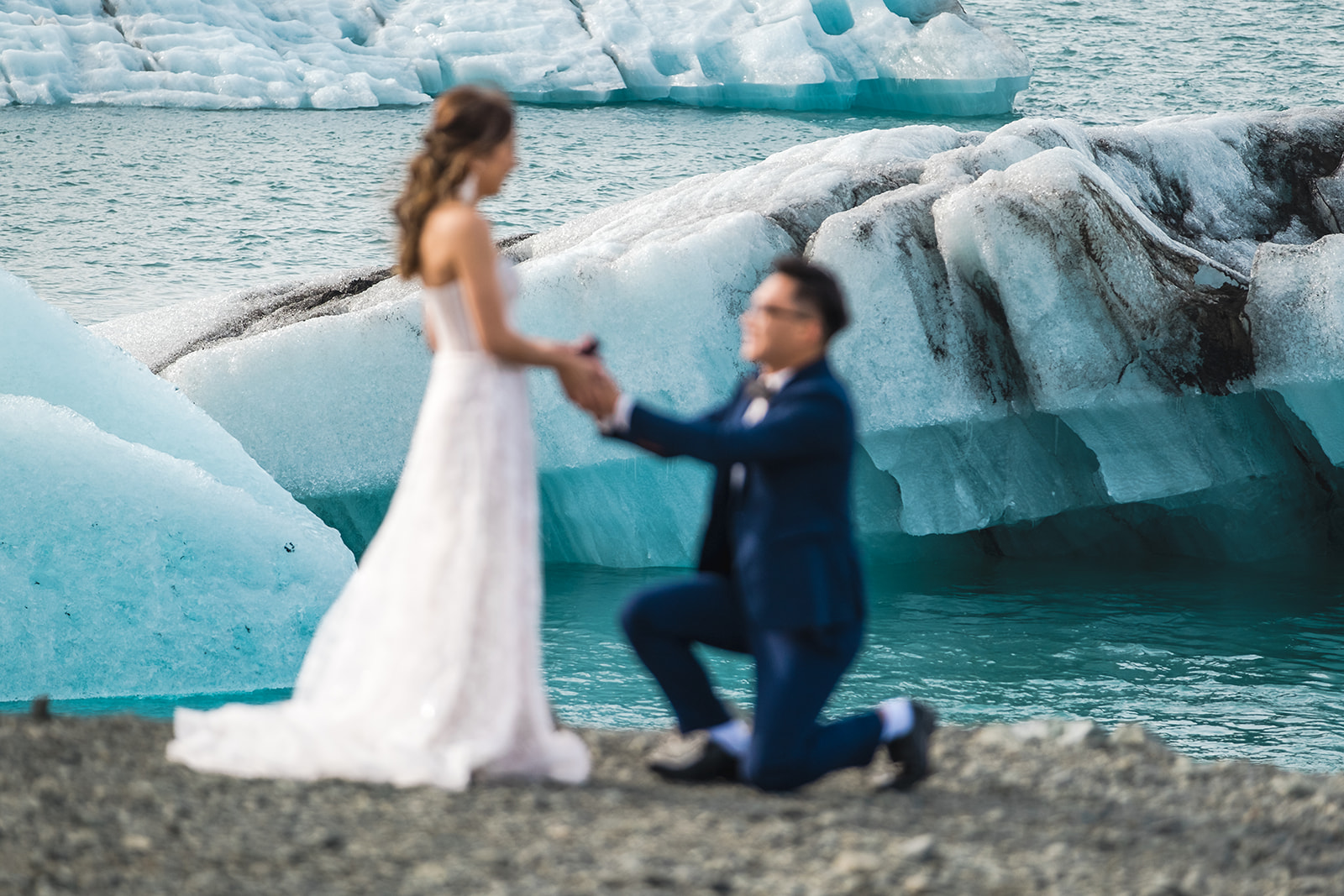Surprise proposal in front of Icebergs Pre-wedding Adventure Session at Jökulsárlón Glacier Lagoon in Iceland