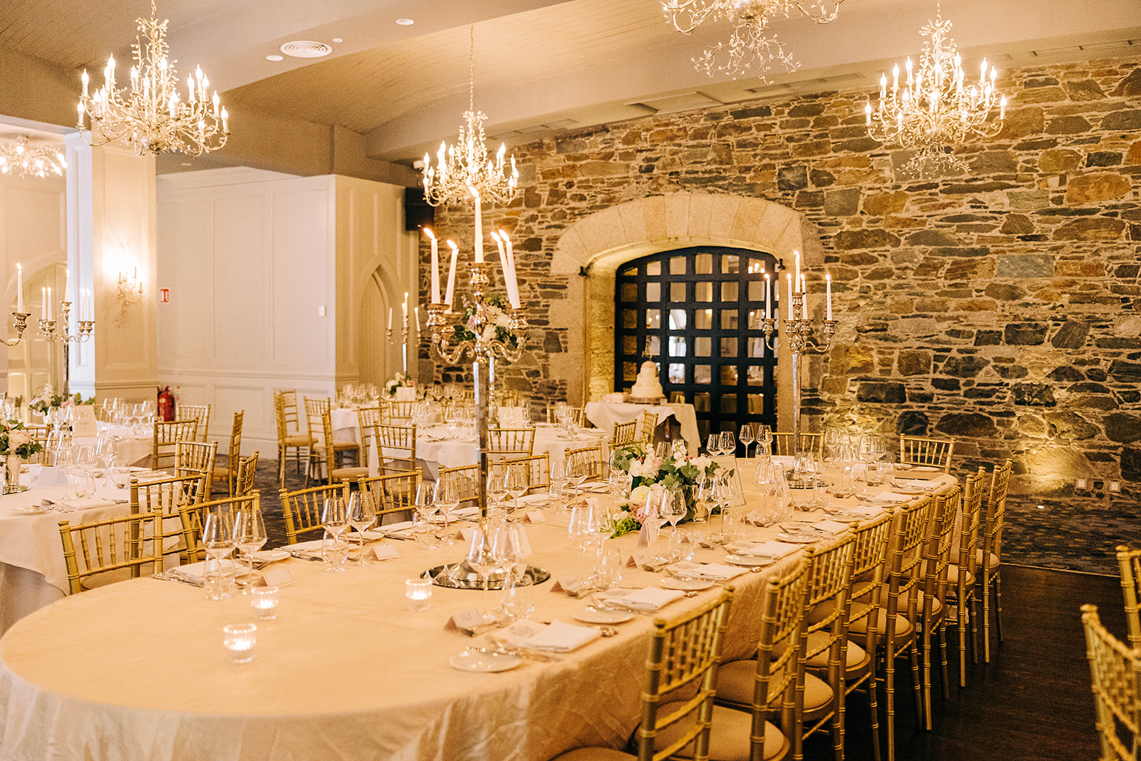 the top table at the Kilkea Castle banqueting room 