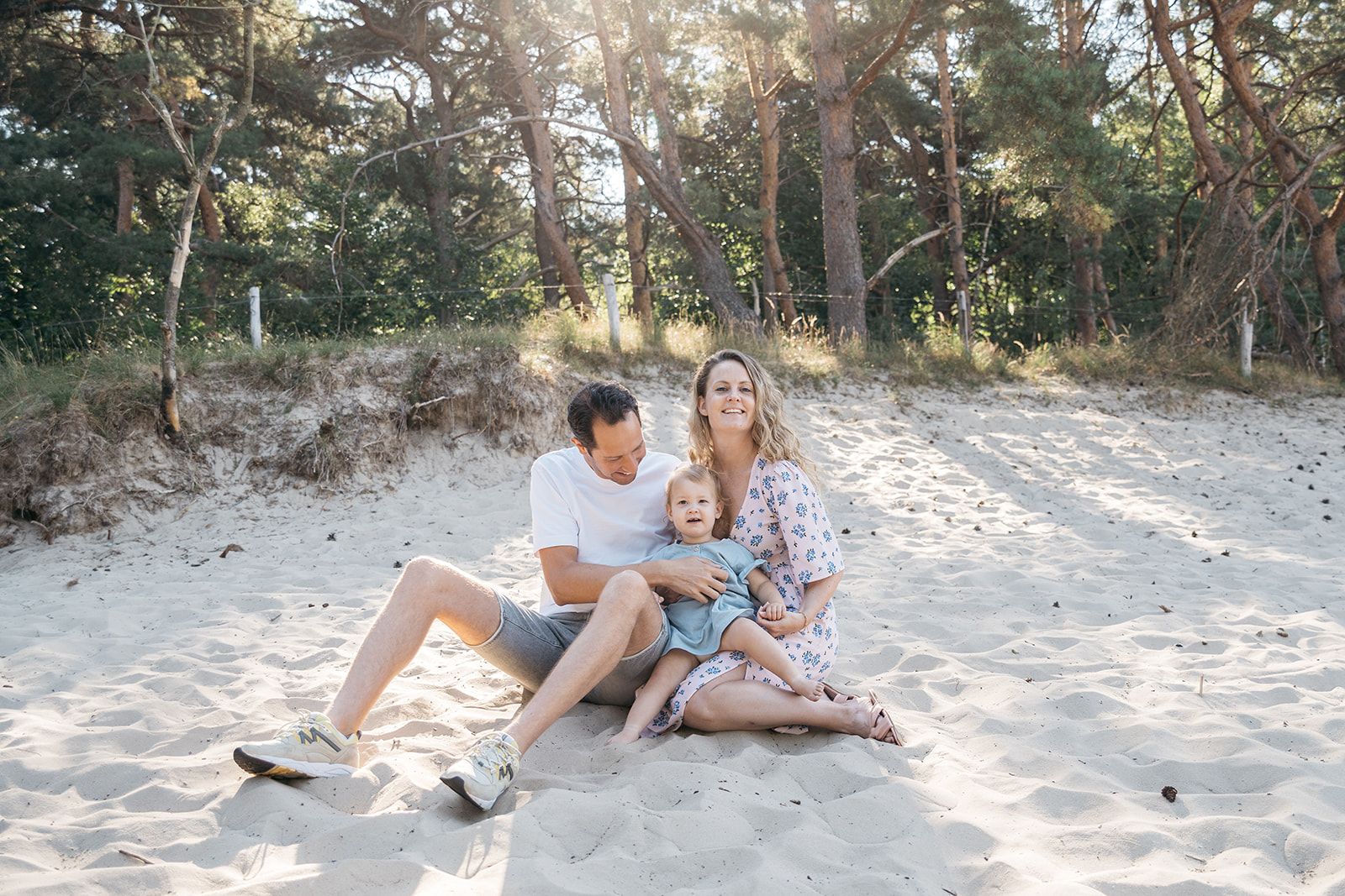 Familyshoot in Soesterduinen | Lifestyle fotoshoot | Spontane en liefdevolle beelden van een klein gezin
