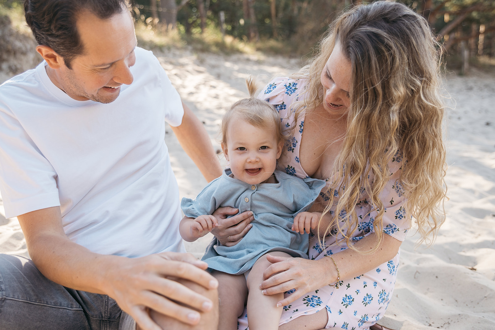 Familyshoot in Soesterduinen | Lifestyle fotoshoot | Spontane en liefdevolle beelden van een klein gezin