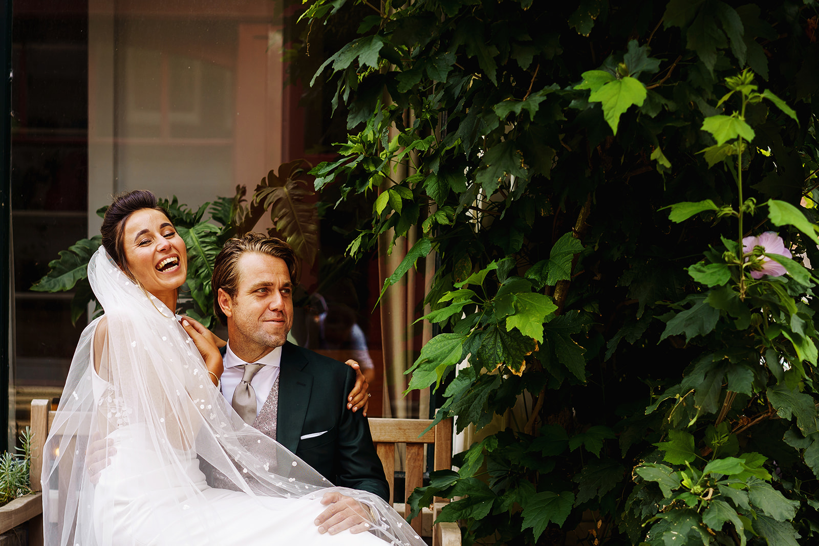 Bruidsfotograaf Amsterdam - fotosessie met het bruidspaar