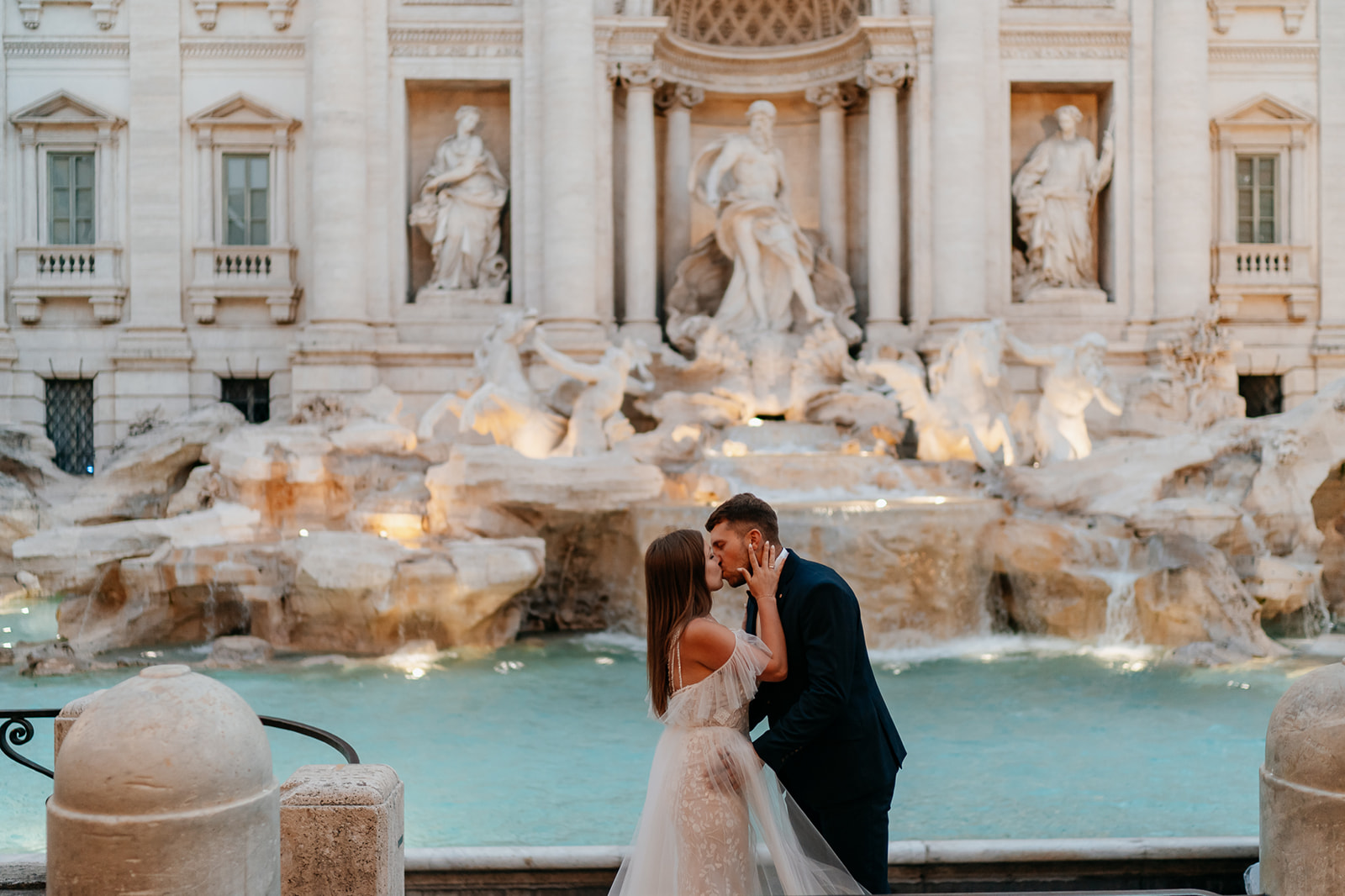 sesja ślubna w Rzymie, fontanna Di Trevi
