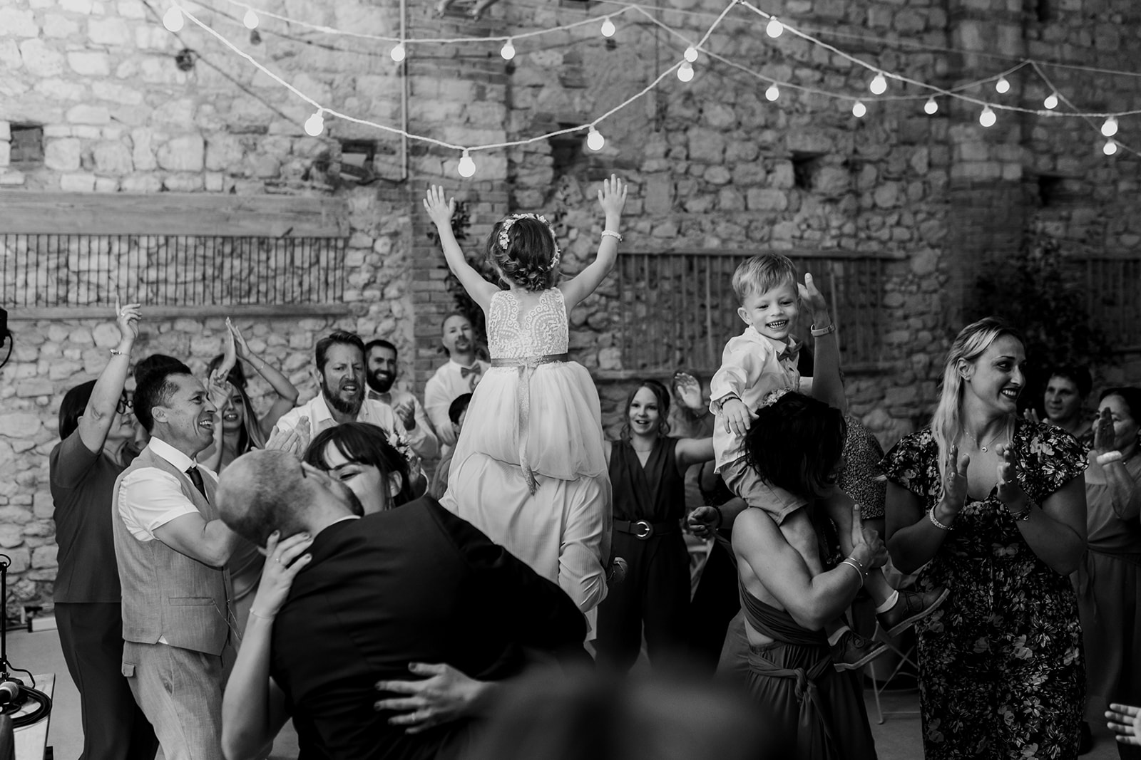 Aurélien monet DJ domaine de sarson, lumière naturelle photographie clothilde dufresne, photographe mariage provence