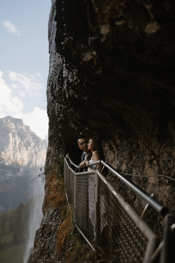 intimate wedding in lauterbrunnen