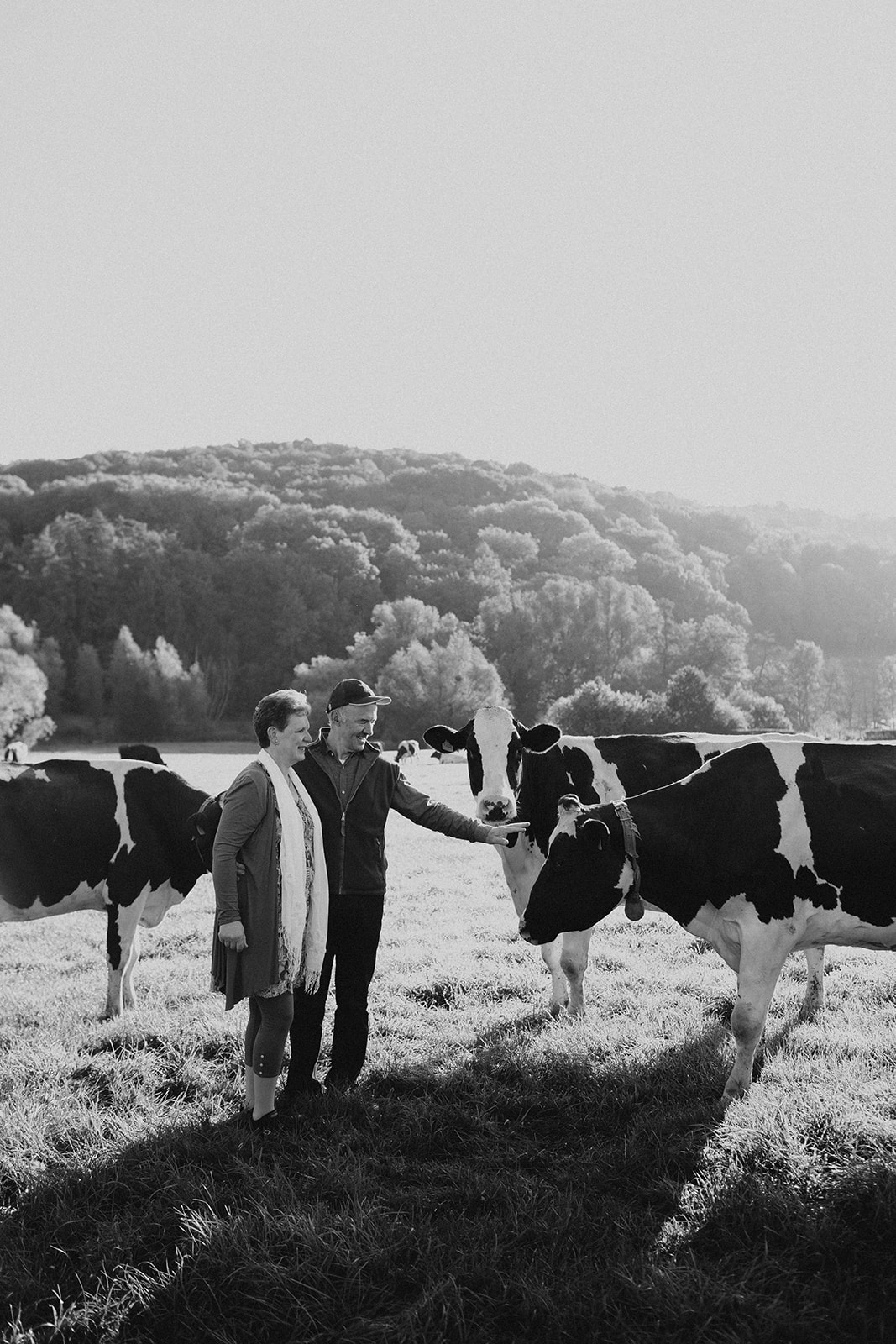 fotoshoot in het heuvelland, Zuid-Limburg tijdens het afscheid van hun familiebedrijf, boerderij. 
